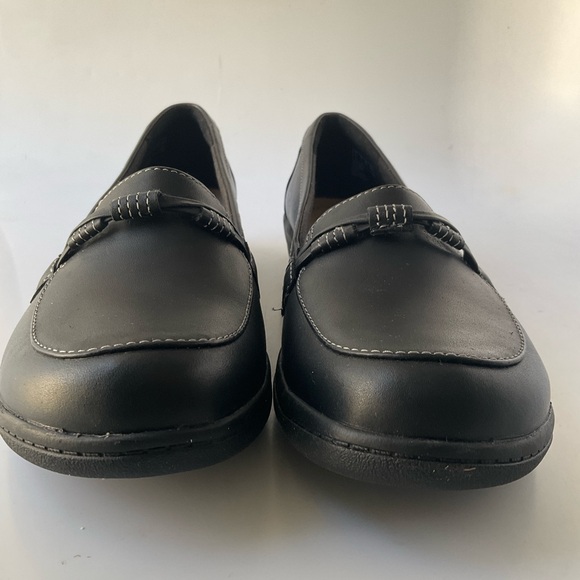 NEW Clarks Cheyn Millie Women's Black Leather Loafers Size 7 M - Picture 4 of 11